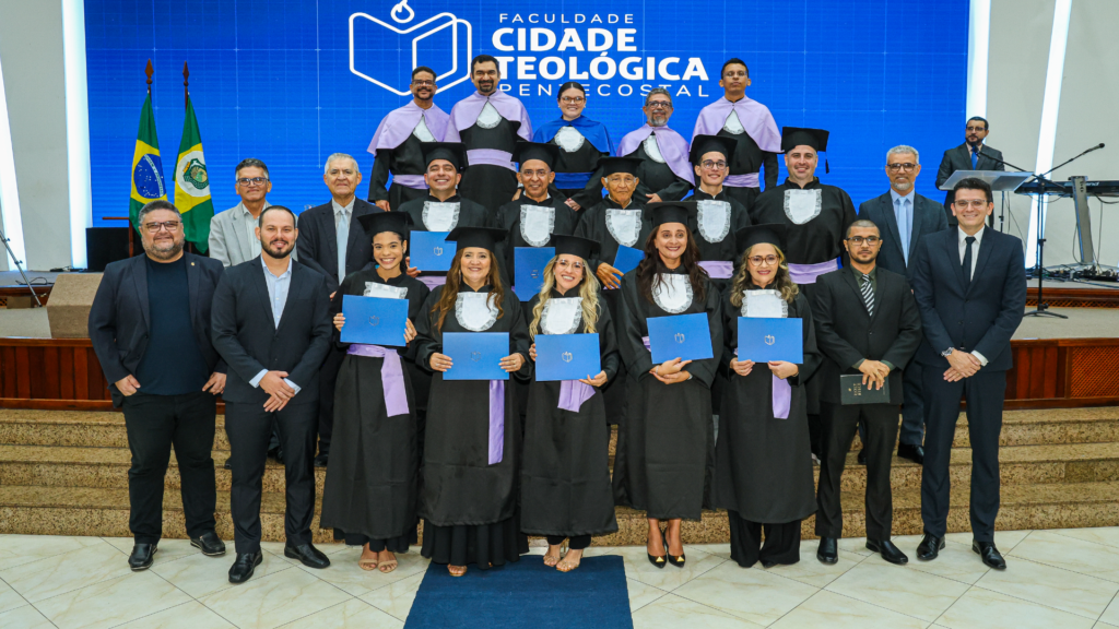 A Faculdade Cidade Teológica Pentecostal realiza a primeira colação de grau e forma 10 bacharéis em Teologia em Fortaleza